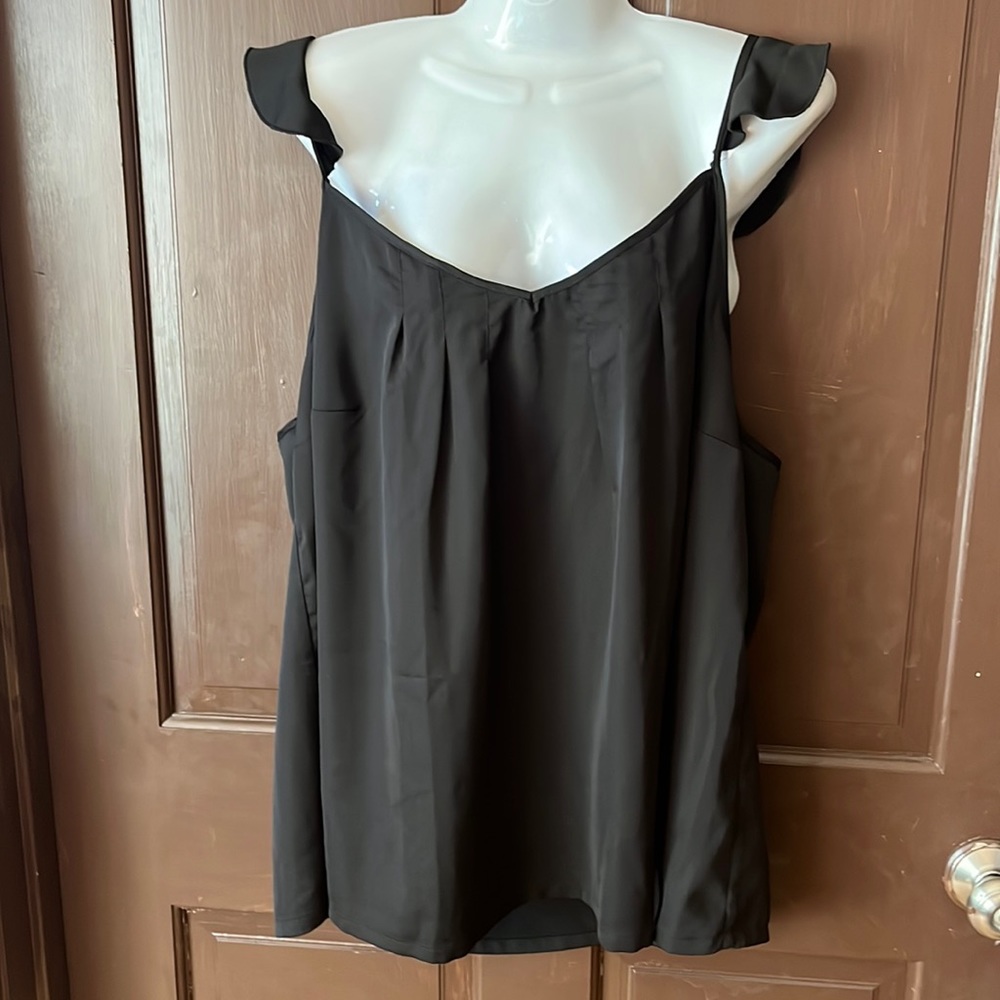 Modcloth sleeveless black flutter-strap top 1X